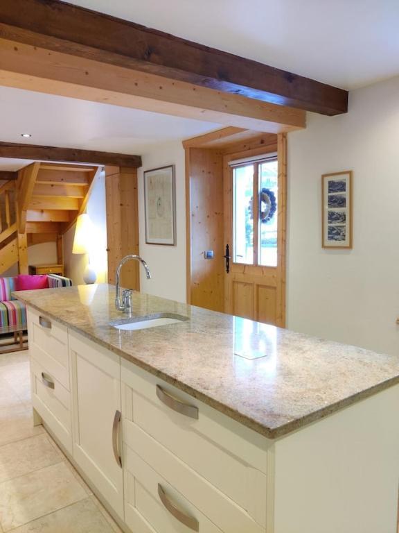 Spacious Ski Chalet In Traditional French Village, Sleeps 8, Four Star With Fibre Broadband Abondance Eksteriør bilde