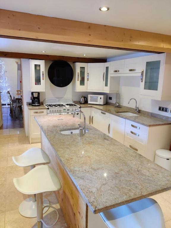 Spacious Ski Chalet In Traditional French Village, Sleeps 8, Four Star With Fibre Broadband Abondance Eksteriør bilde